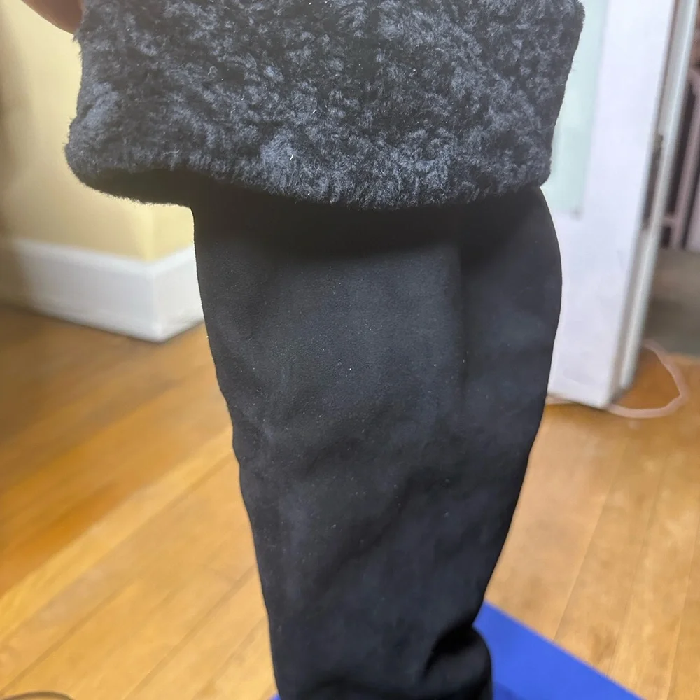 Stuart Weitzman Suede Over the Knee Boots lined in Sheared Lamb - 9.5/10